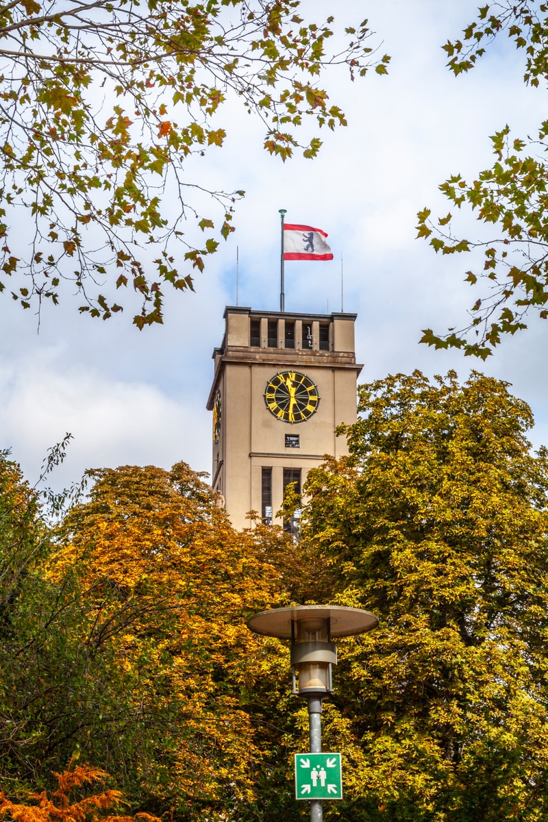 Blick auf das Rathaus Schöneberg, eines der bekanntesten Rathäuser Deutschlands