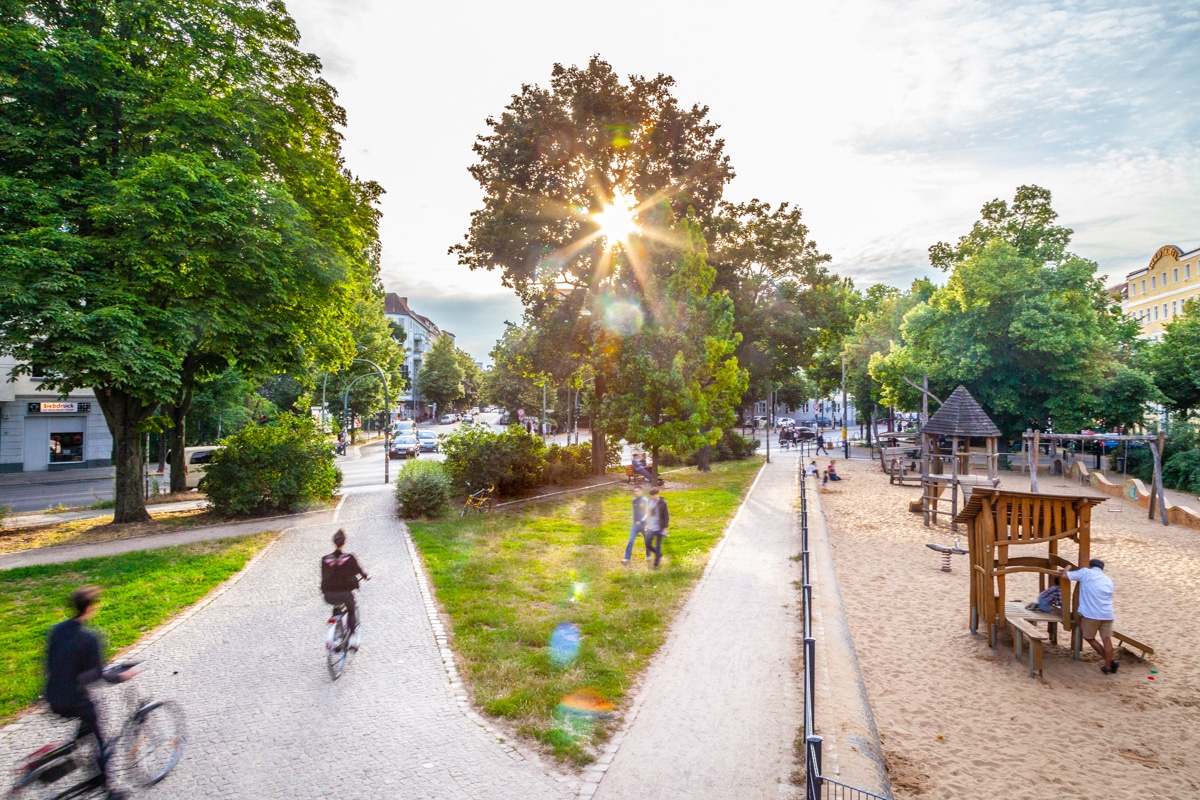 Grünanlage und Kinderspielplatz in Berlin Friedrichshain