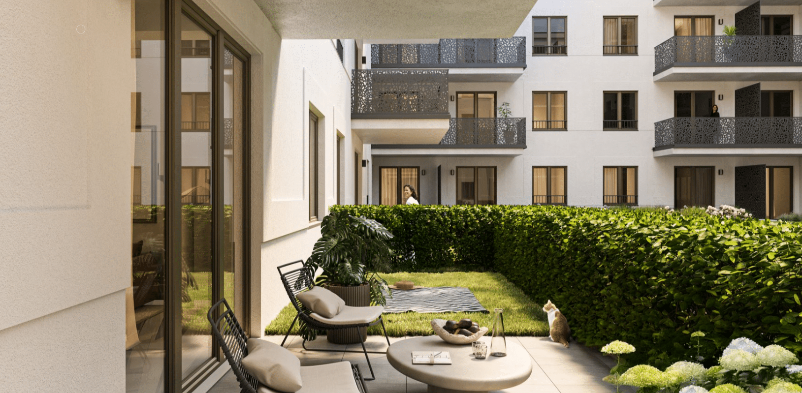 Blick auf die Terrasse einer Erdgeschosswohnung im Eckert Carré-Projekt in Berlin