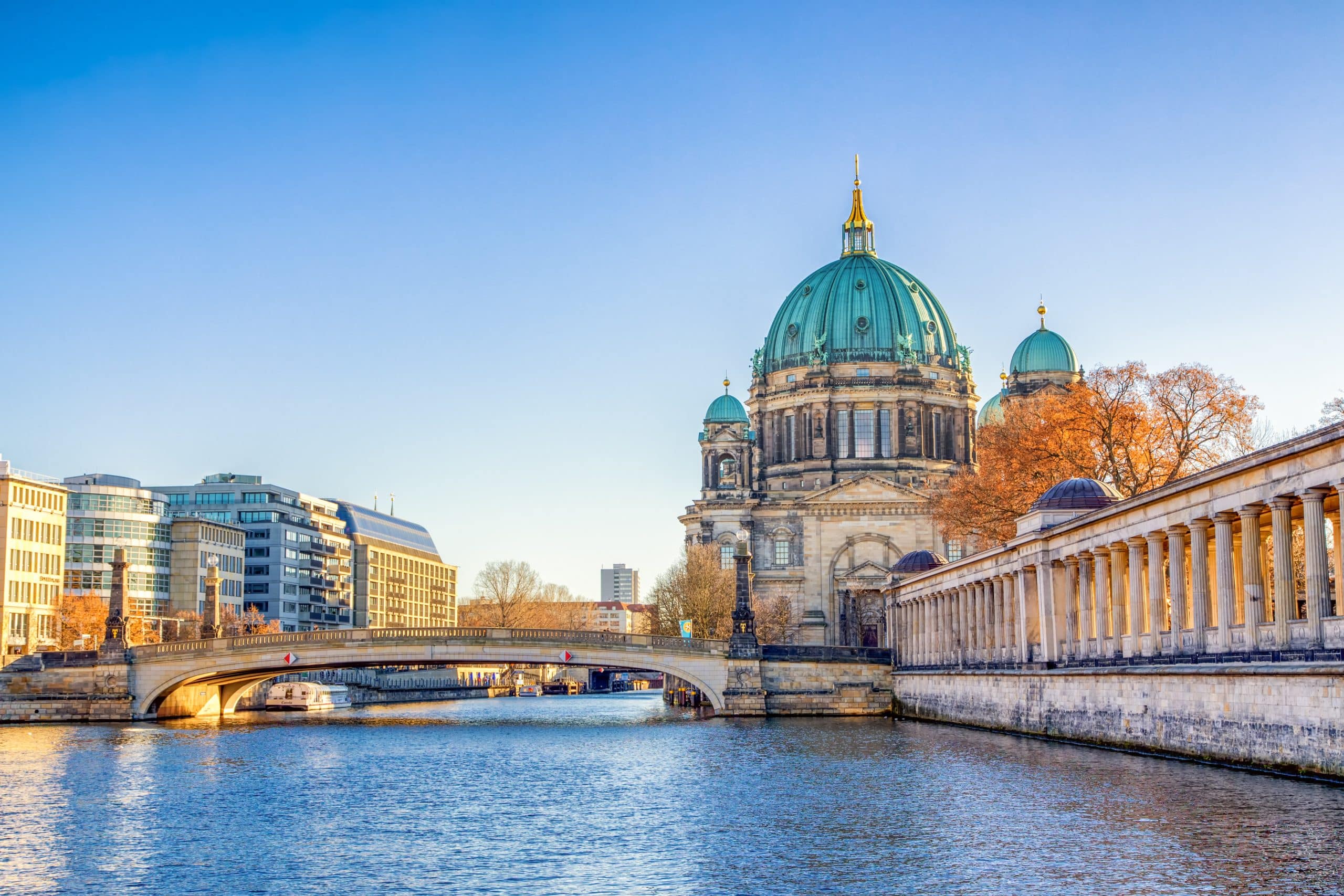 Berliner Dom und Museumsinsel an der Spree, im Berliner Bezirk Mitte