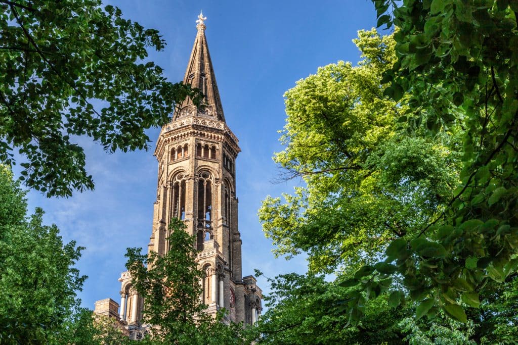 Der Turm der Zionskirche im Kollwitzkiez in Prenzlauer Berg