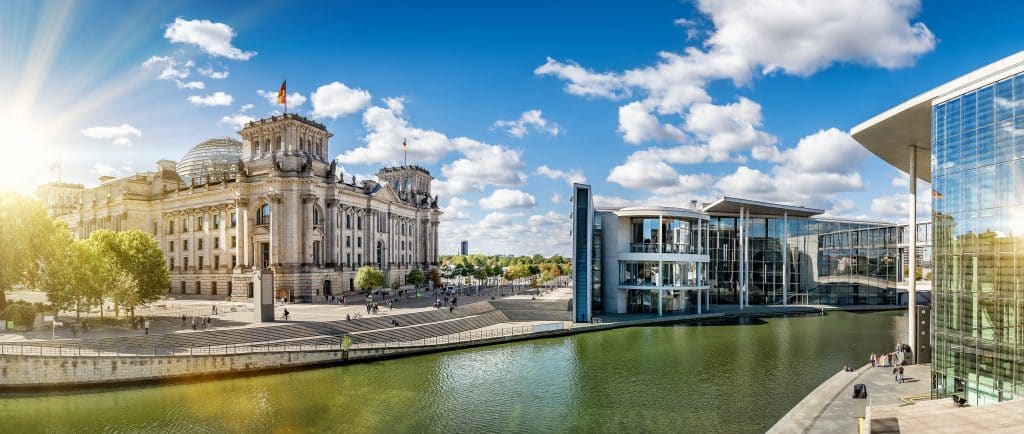 Panoramablick auf das Regierungsviertel in Berlin