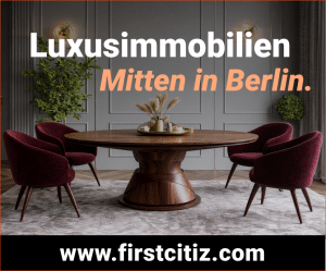 Esstisch mit 2 Stühlen in Luxuswohnnung in Berlin