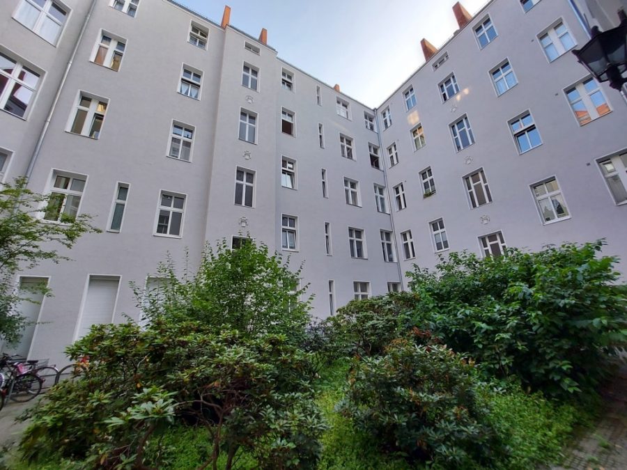 Charming vacant 2-room apartment near Charlottenburg Palace for sale - Bild