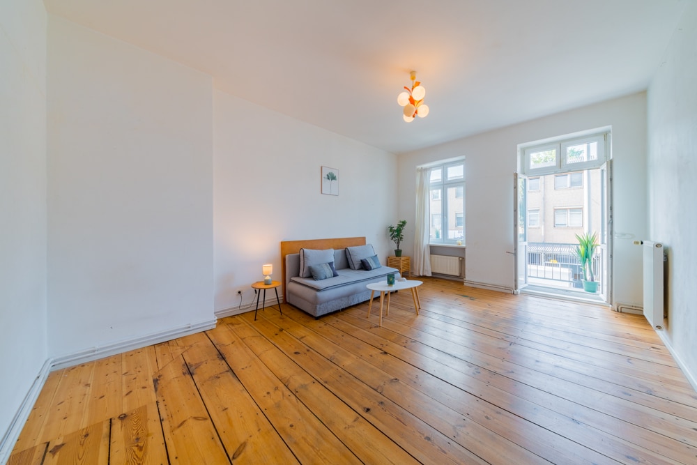 Qlistings - Ready-to-move 2-room apartment with balcony near Tempelhofer Feld & Schillerkiez! Property Image
