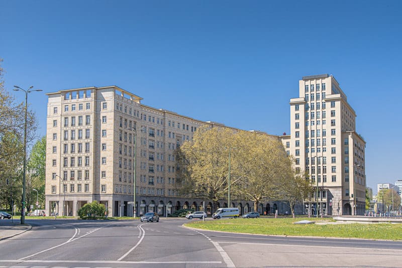 Attractive investment: tenanted 3-room apartment next to Strausberger Platz - Bild