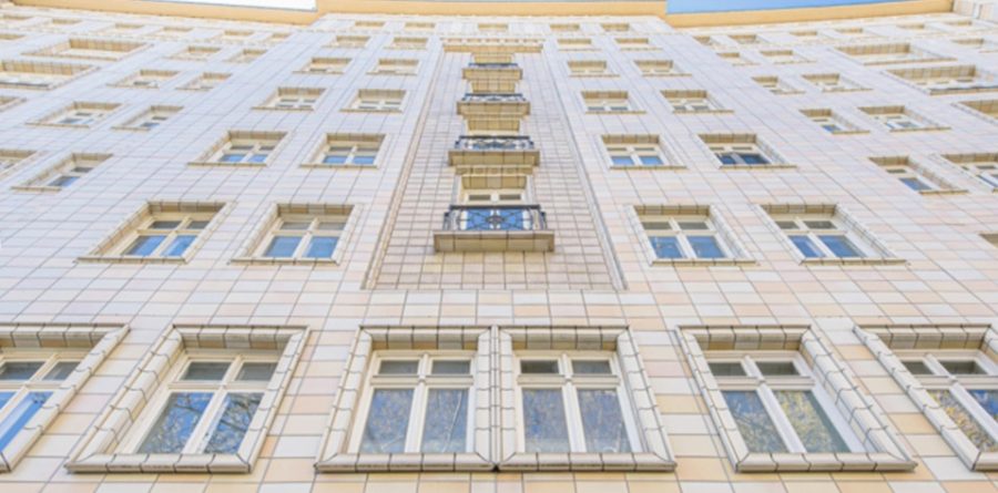 Attractive investment: tenanted 3-room apartment next to Strausberger Platz - Titelbild