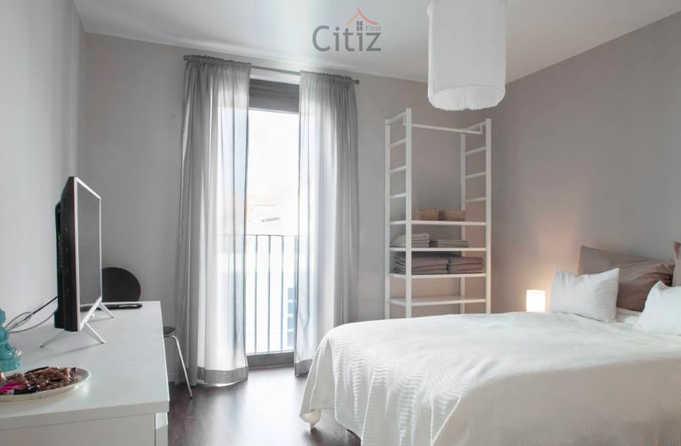 Ready to move: upscale 2-bedroom apartment in Mitte next to Alexanderplatz - Bild