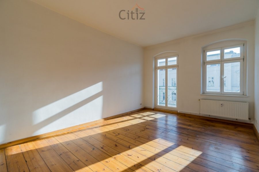 Light-flooded apartment with two balconies and view over Mauerpark for sale - Bild