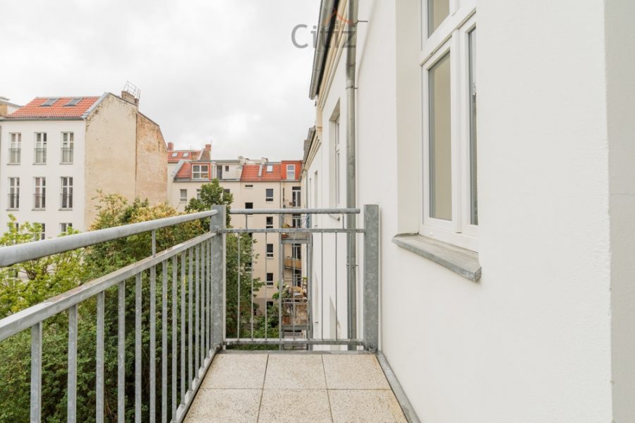 Bezugsfreie 2-Zimmer-Wohnung mit Balkon im Samariterkiez - Bild
