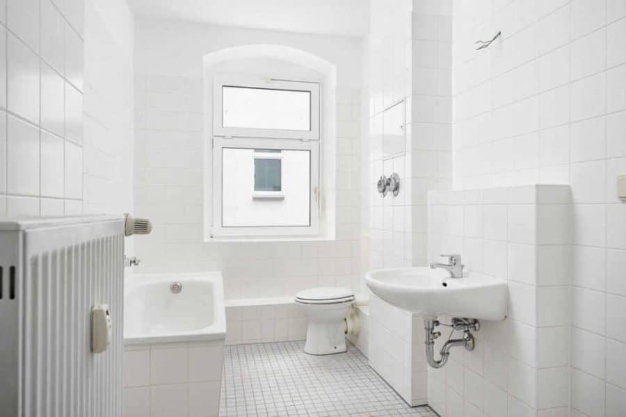 Renovierte 1 Zimmer in Prenzlauer Berg - Badewanne