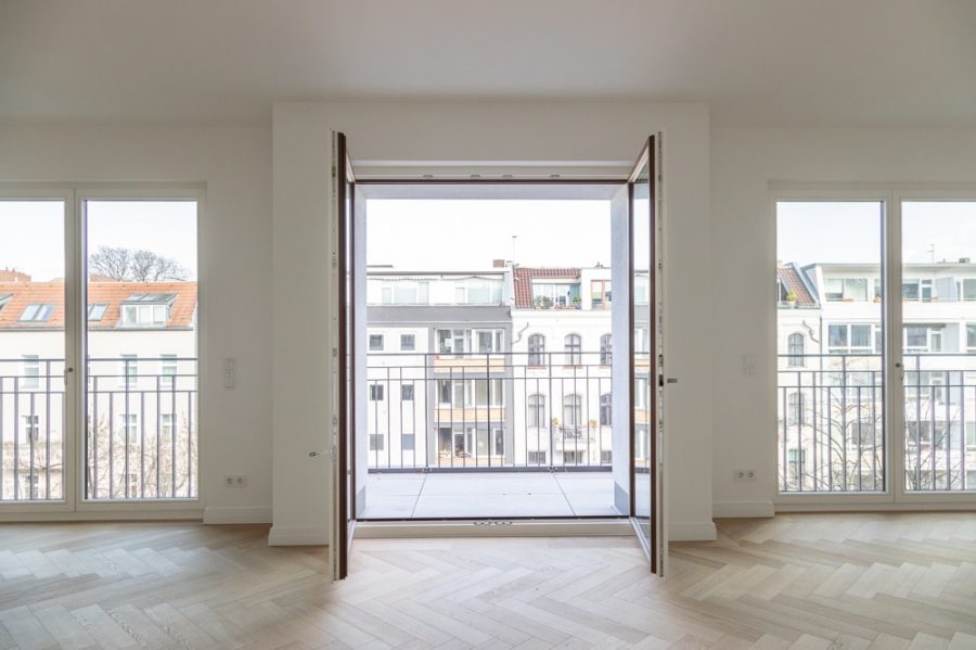 Prestigeträchtige 4-Zimmer Wohnung mit 3 Balkonen fußläufig vom Kurfürstendamm & Savignyplatz - Bild