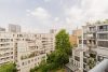 Blick auf den Fernsehturm: Exklusive und helle 3-Zi Wohnung mit Terrasse & Balkon in Berlin Mitte - Bild