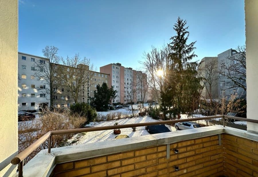 Ready to move! Transformable into 2-room apartment with balcony next to Viktoria-Luise-Platz - Bild
