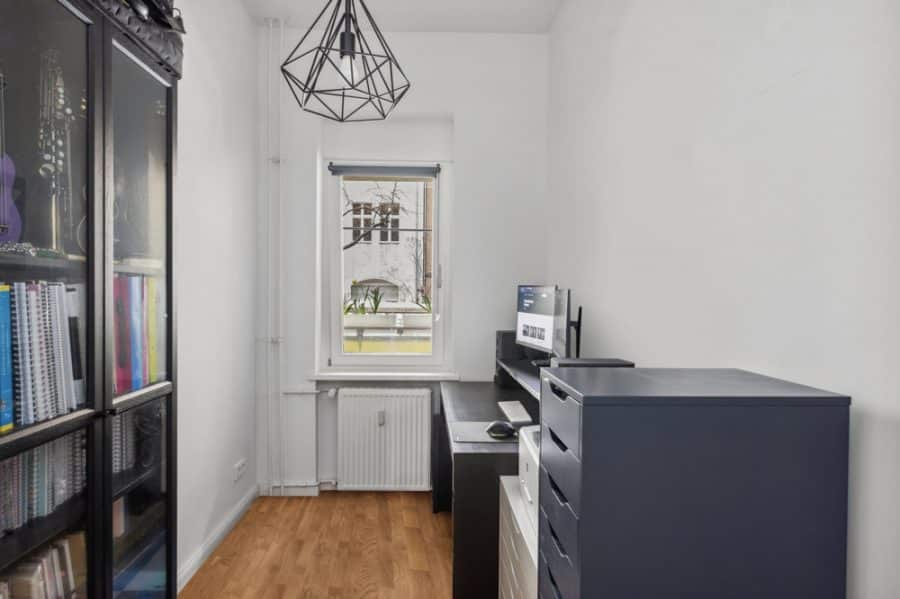 Sold with us! Ready to move: Spacious 2.5-room apartment with balcony close to Bürgerpark - Bild