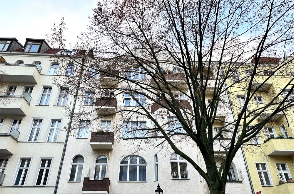 Sold with us Safe investment in Charlottenburg Tenanted apartment next to the Lietzensee