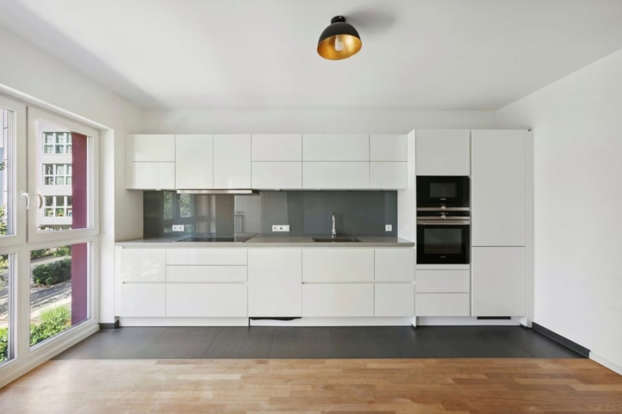 Ready to move! Large 3 room modern apartment with balcony in top location Friedrichshain - Bild