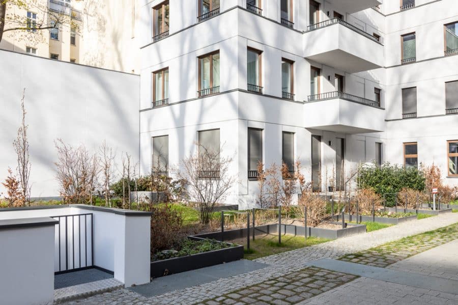 High-end 2-room apartment with spacious balcony near Kurfürstendamm & Savigny Platz - Bild