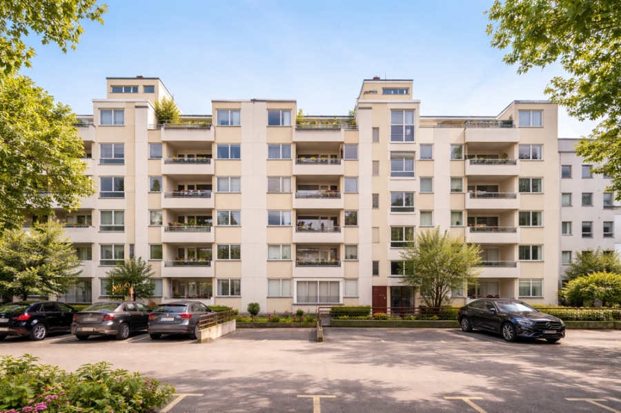 Ready to move: 3/4 room apartment with balcony near Tiergarten & Kudamm - Bild