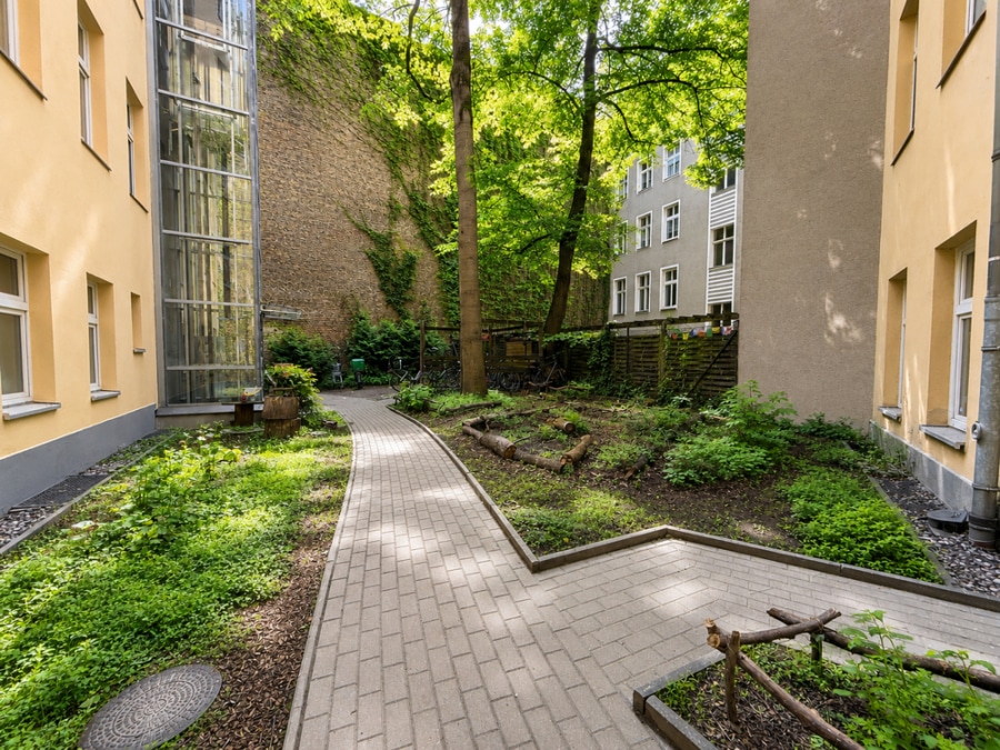 Ready to move! Newly Renovated Spacious 3 Room Apartment in Moabit - Bild