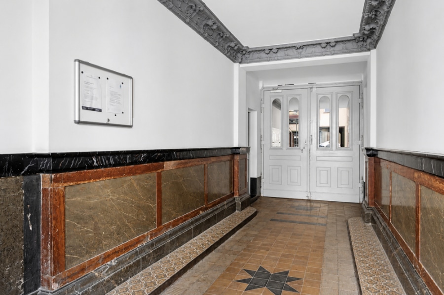 Ready to move! Newly Renovated Spacious 3 Room Apartment in Moabit - Bild