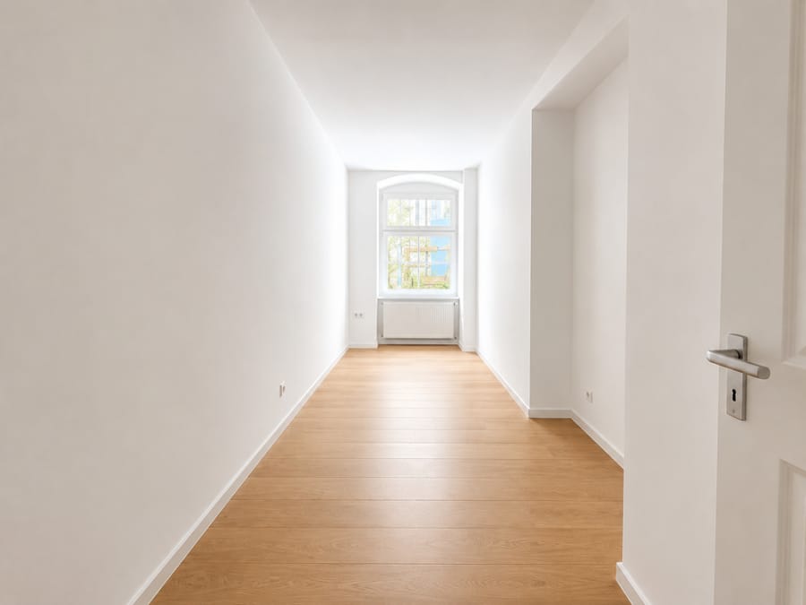 Ready to move! Newly Renovated Spacious 3 Room Apartment in Moabit - Bild