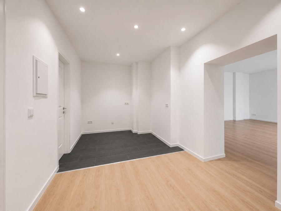Ready to move! Newly Renovated Spacious 3 Room Apartment in Moabit - Bild