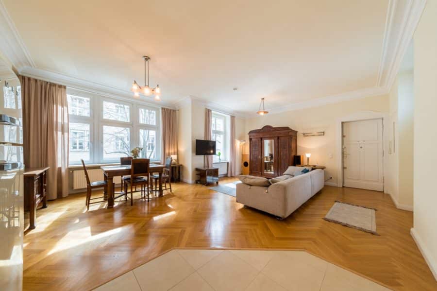 Продано: Красивая светлая 2-х/3-х комнатная квартира с балконом рядом с дворцом Шарлоттенбург - Titelbild