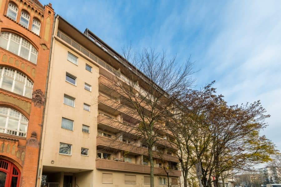 Ready-to-move apartment with spacious balcony next to Viktoria-Luise-Platz - Bild