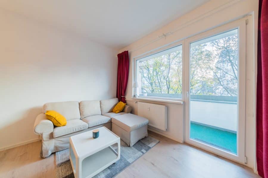 Ready-to-move apartment with spacious balcony next to Viktoria-Luise-Platz - Cover photo