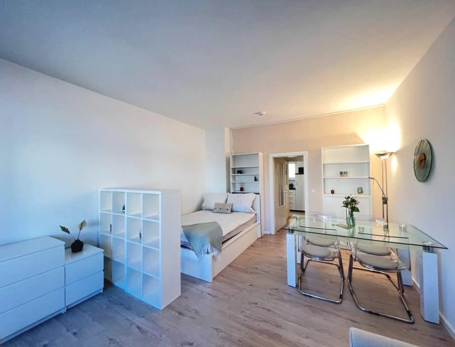 Recenly sold: Ready-to-move apartment with spacious balcony next to Viktoria-Luise-Platz - Bild