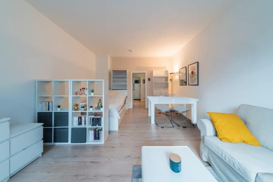 Ready-to-move apartment with spacious balcony next to Viktoria-Luise-Platz - Bild