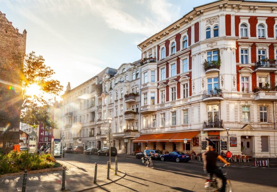 Recenly sold: Ready-to-move apartment with spacious balcony next to Viktoria-Luise-Platz - Bild