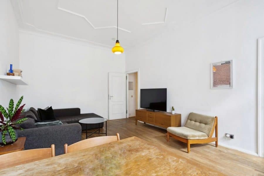 Sold with First Citiz! 2-room apartment with balcony next to Volkspark Friedrichshain - Bild