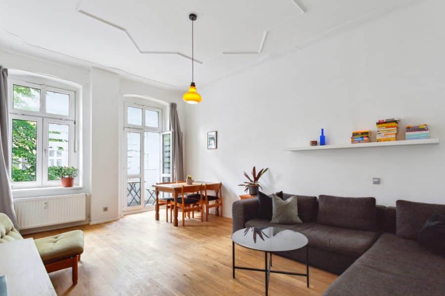 Sold with First Citiz! 2-room apartment with balcony next to Volkspark Friedrichshain - Cover photo