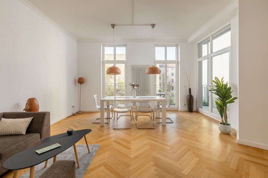 Next to Torstraße: Prestige 3-room apartment with 2 balconies - Bild