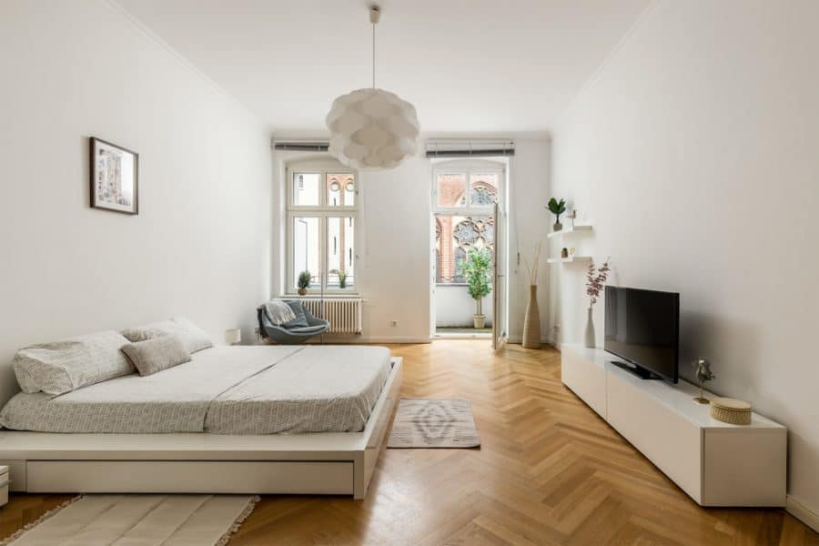 Next to Torstraße: High-end 3-room apartment with 2 balconies - Bild