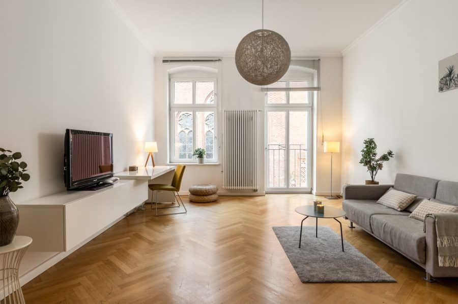 Next to Torstraße: Prestige 3-room apartment with 2 balconies - Bild