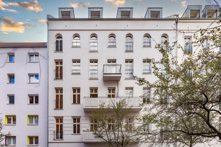 Centre historique de Berlin: Appartement de prestige de 3 pièces avec 2 balcons - Bild