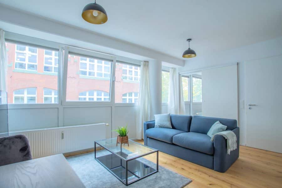 Ready to move-in Prenzlauer Berg: Fully renovated & furnished 2-room apartment for sale - Bild