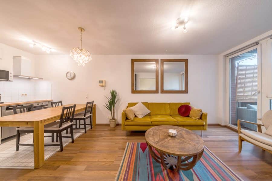 Sold with First Citiz! In the heart of Prenzlauer Berg: Charming 2-room apartment with spacious balcony - Cover photo