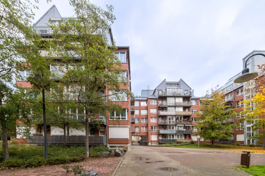 Sold with First Citiz! In the heart of Prenzlauer Berg: Charming 2-room apartment with spacious balcony - Bild